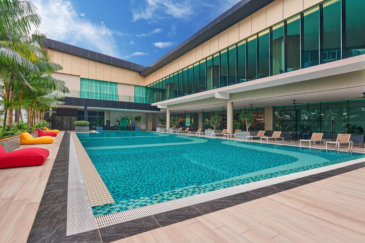 Four Points By Sheraton Десару Екстериор снимка