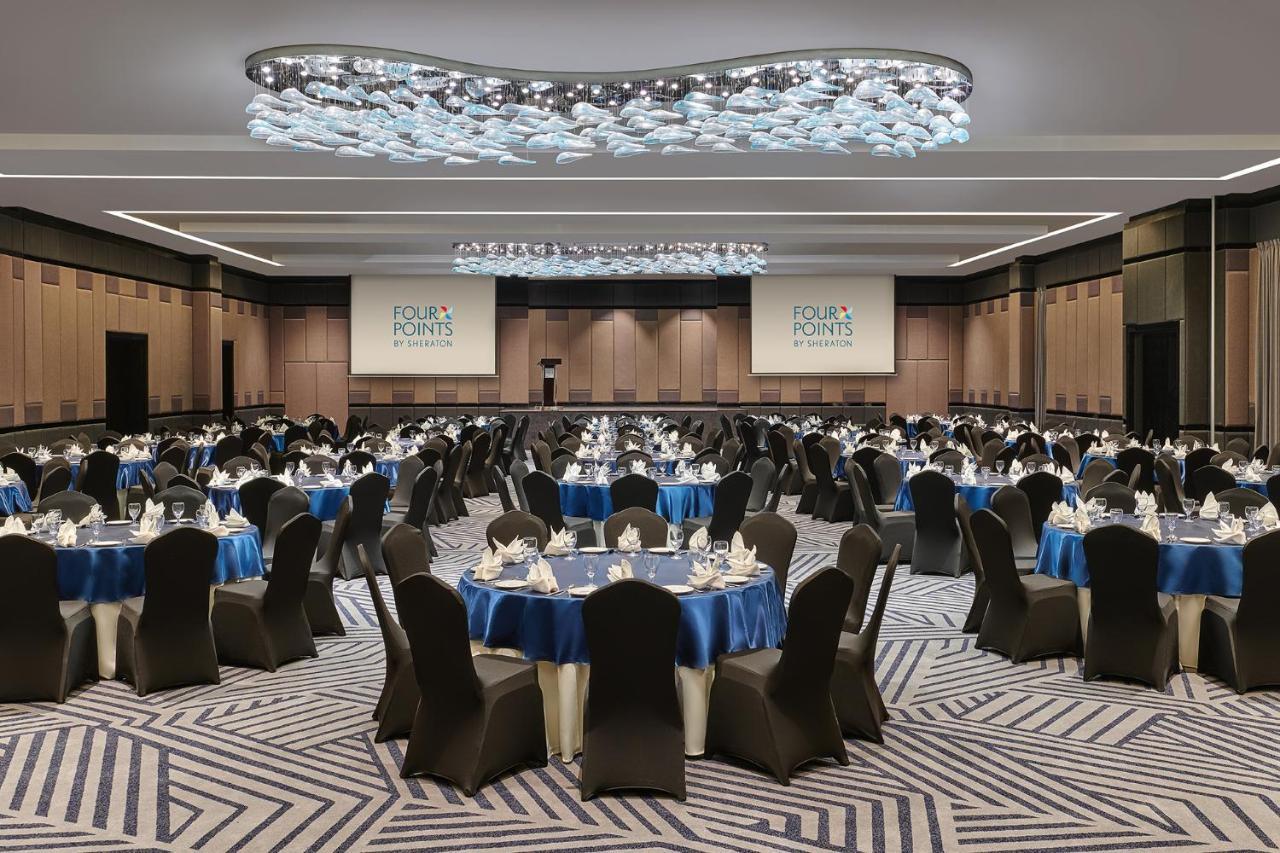 Four Points By Sheraton Десару Екстериор снимка