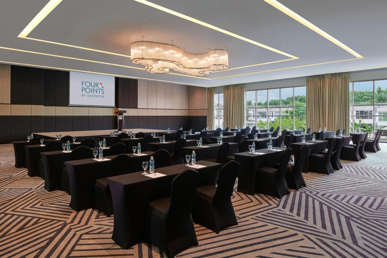 Four Points By Sheraton Десару Екстериор снимка