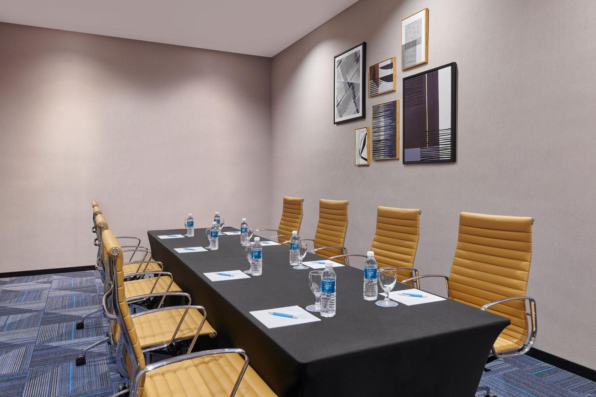 Four Points By Sheraton Десару Екстериор снимка