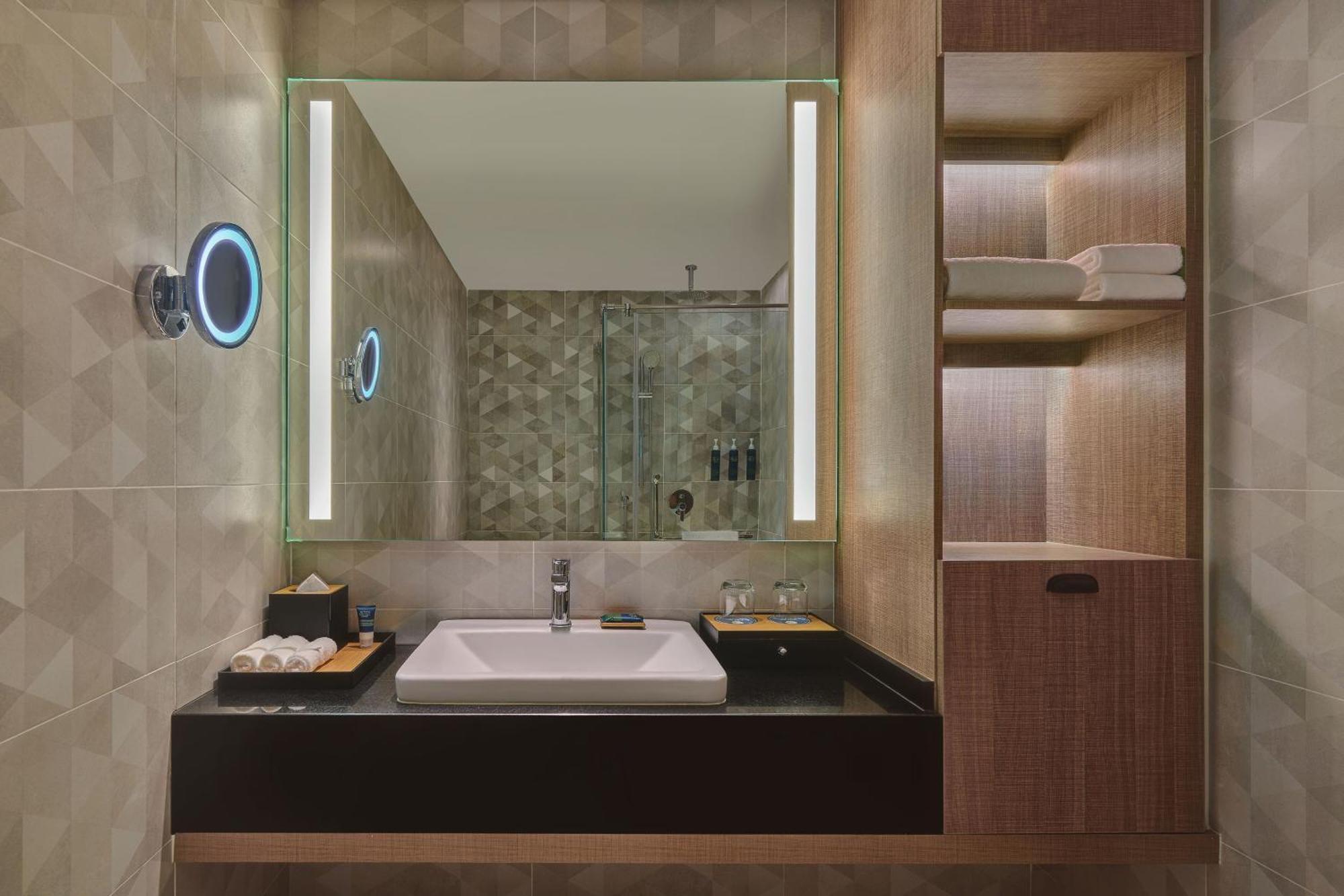 Four Points By Sheraton Десару Екстериор снимка